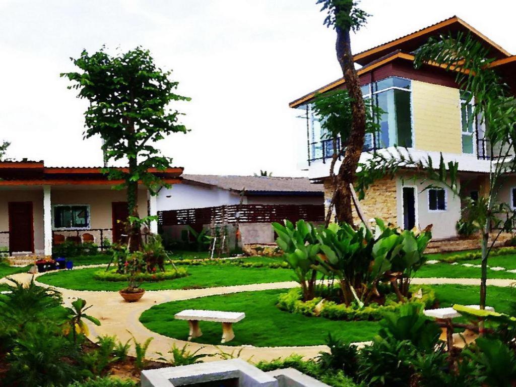 The Park Nangrong Resort Экстерьер фото