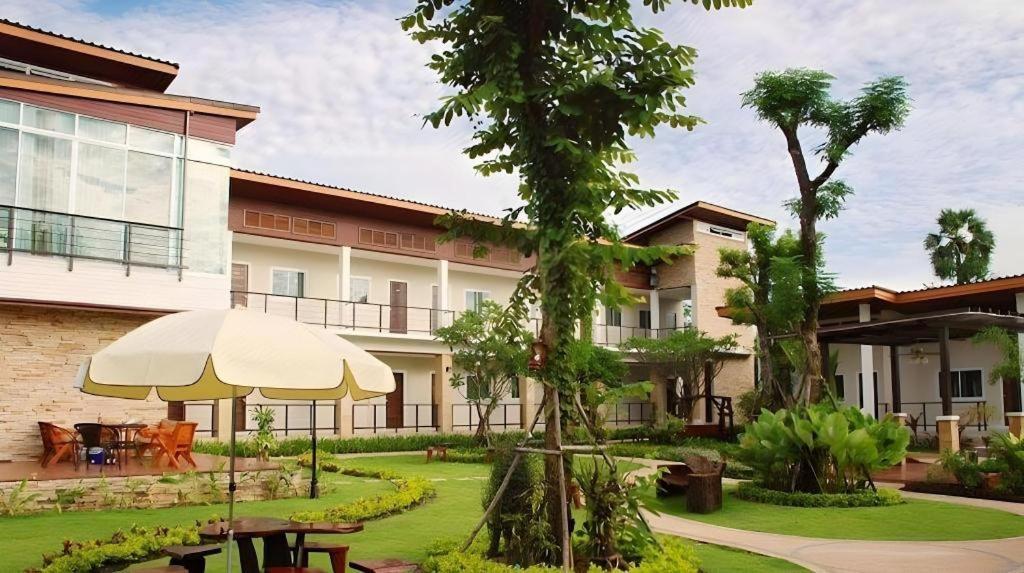 The Park Nangrong Resort Экстерьер фото