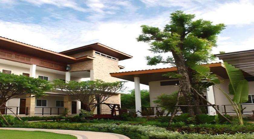 The Park Nangrong Resort Экстерьер фото