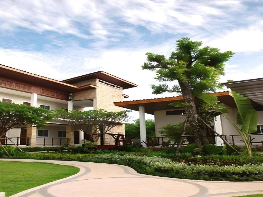 The Park Nangrong Resort Экстерьер фото